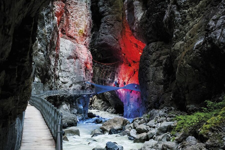 Interlaken: Canyon Swing in Grindelwald - The views of Eiger and Jungfrau, plus the canyon below