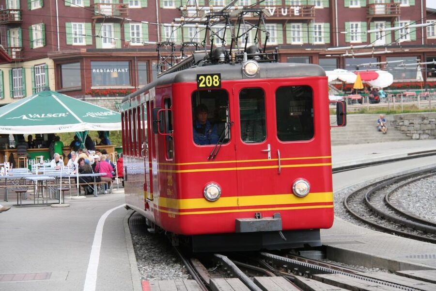 Interlaken: Highlights Tour with a Local by Private Car - Lakes and Waterfalls, Plus an Iseltwald Film Moment