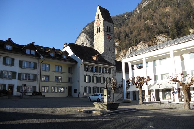 Interlaken Private Tour: Mountains Cows, Thun Lake, and Brienz Lake - Lake Brienz in Bönigen: long water, big mountain views