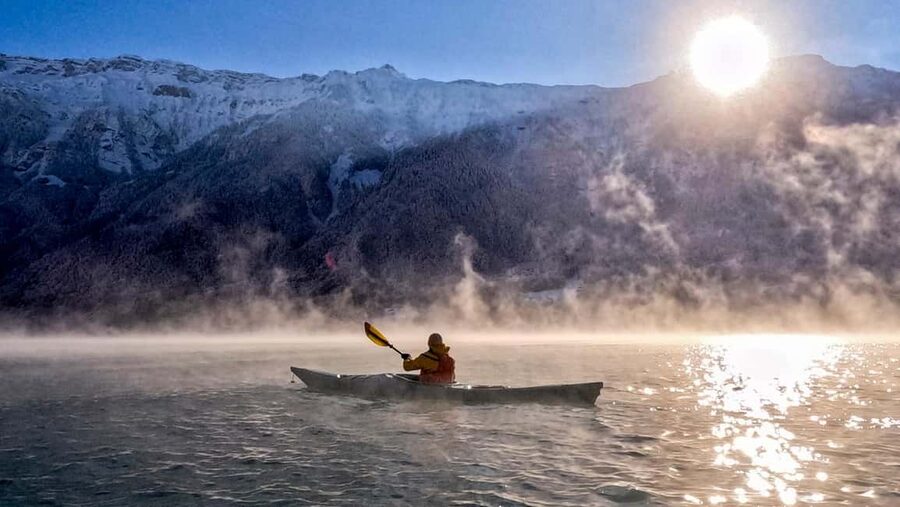 Interlaken: Small-Group Winter Kayak Tour on Lake Brienz - Lake Brienz on a 2-hour guided paddle: routes, scenery, and how the guide paces you