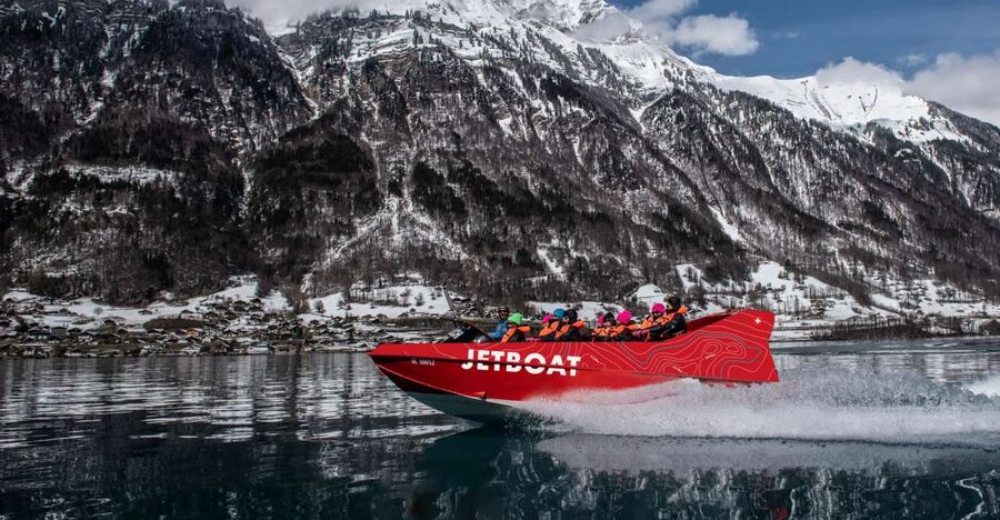 Interlaken: Winter Jetboat Ride on Lake Brienz - Photos included: using the onboard picture moment well