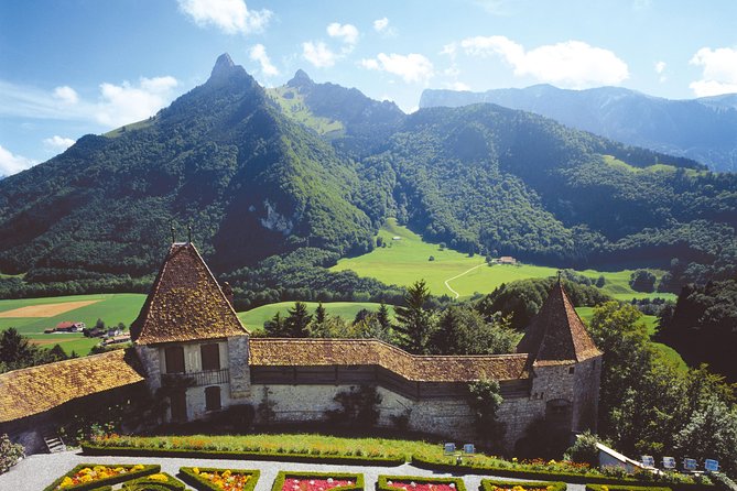 (KTL352) - Gruyeres Day Trip with Chocolate Factory from Lausanne - Lavaux Vineyard Terraces: UNESCO views from the bus