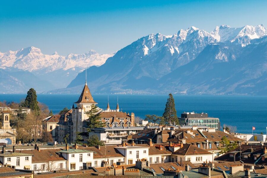 Lausanne: Private custom tour with a local guide - Lakeside views plus architecture: why your route matters