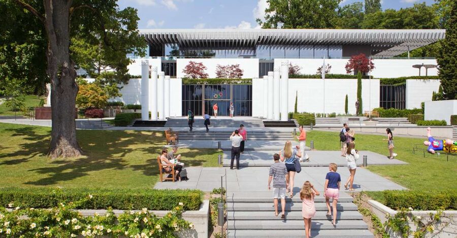 Lausanne: The Olympic Museum Entry Ticket - Olympic Park and the sculpture garden: plan for slower time outside