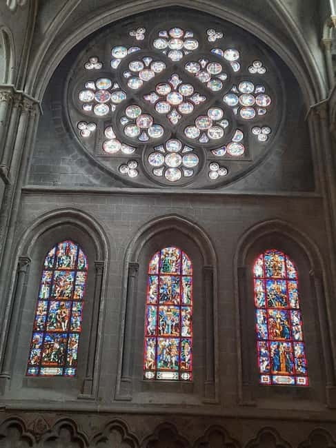 Lausanne: Walking Tour with Chocolate Tastings & Metro - Ouchy Waterfront Finish: Lake Geneva Makes It All Pay Off