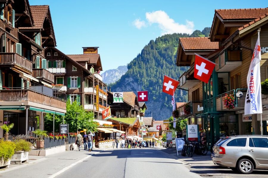 Lauterbrunnen and Mürren Small Group Day Trip - Guides, pace, and the little details that affect your day