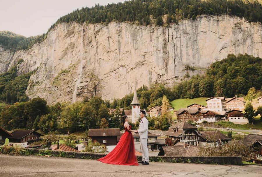 Lauterbrunnen & Wengen: Photoshoot at the best spots. - Posing Help and Wardrobe Tips That Actually Work in Photos