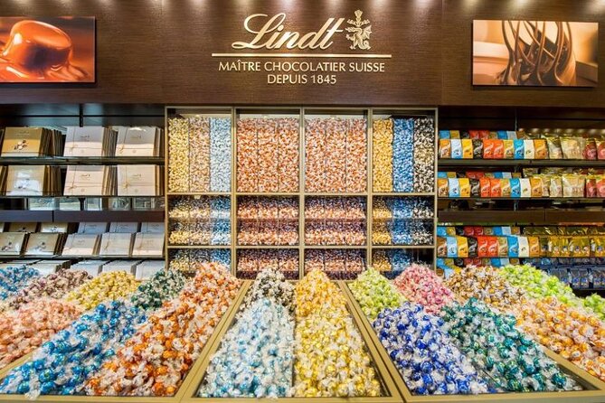 LINDT Home of Chocolate, Cruise On Lake Zurich And Old Town Walking Tour - Lindenhof Hill: the viewpoint that makes Zurich click