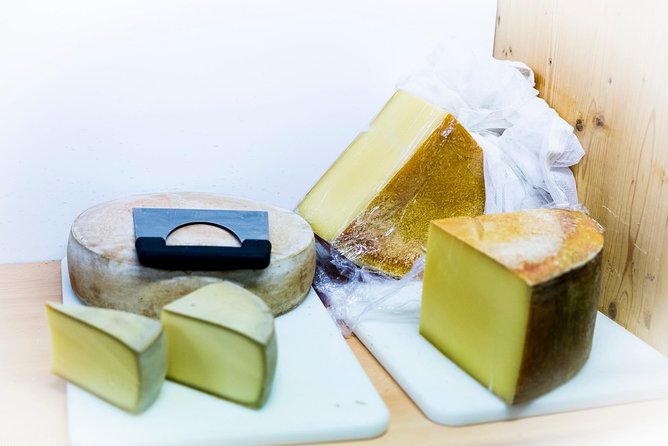 Lucerne CH Experience: Cheese, Chocolate, Chapel Bridge & Château - Chapel Bridge visit inside: more than a photo stop