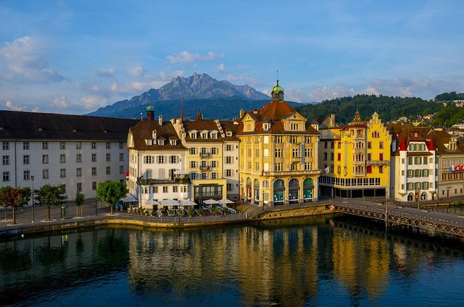 Lucerne: Chocolate Tasting and Walking Tour with a Local - Kapellbrücke crossing: wooden bridge views with built-in photo time