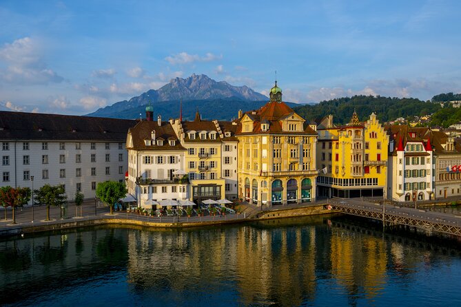 Lucerne: Chocolate Tasting and Walking Tour with a Local - Starting at Rathaus Stadt Luzern, with a local setting the tone