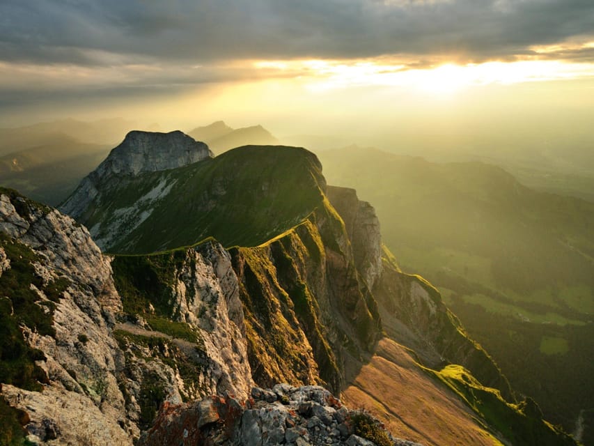 Lucerne: Guided hike on the Pilatus with barbecue experience - Up to Tomlishorn: the hike is short, but the altitude is real