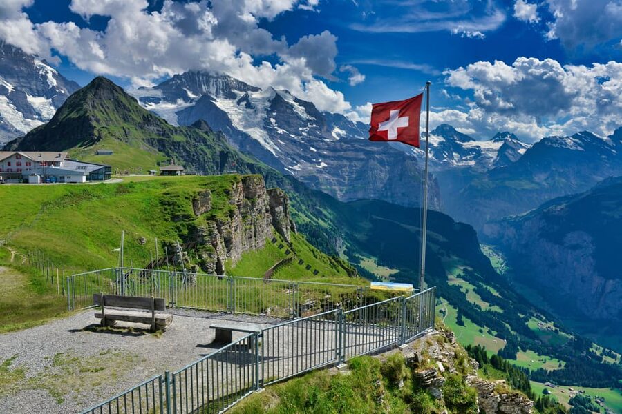 Lucerne: Interlaken & Grindelwald Exclusive Private Day Tour - Interlaken: town walking time between Lake Thun and Lake Brienz