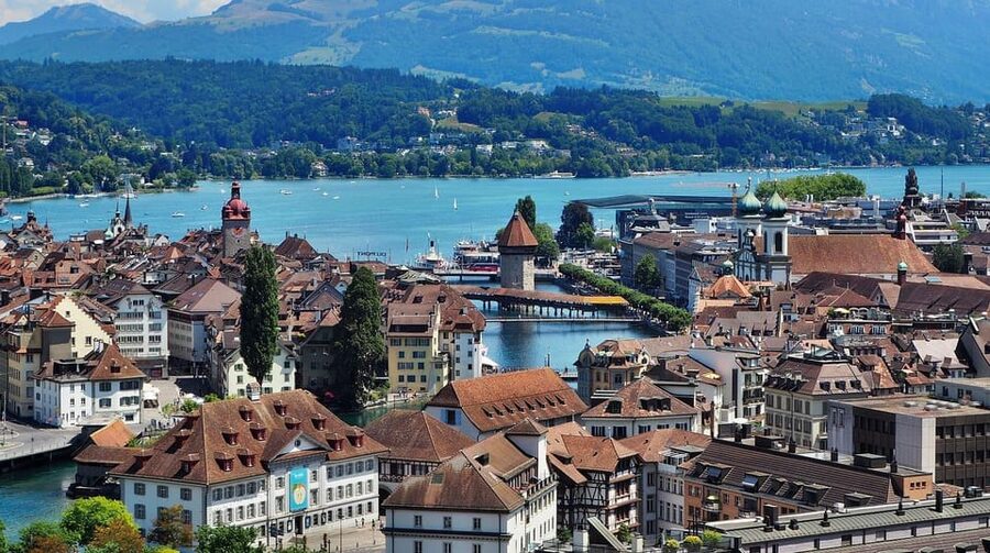 Lucerne: Interlaken & Grindelwald Exclusive Private Day Tour - Guide and vehicle reality check: how to avoid a frustrating day