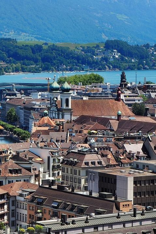Lucerne: Interlaken & Grindelwald Exclusive Private Day Tour - Lucerne pickup and the first scenic beat to Lake Brienz