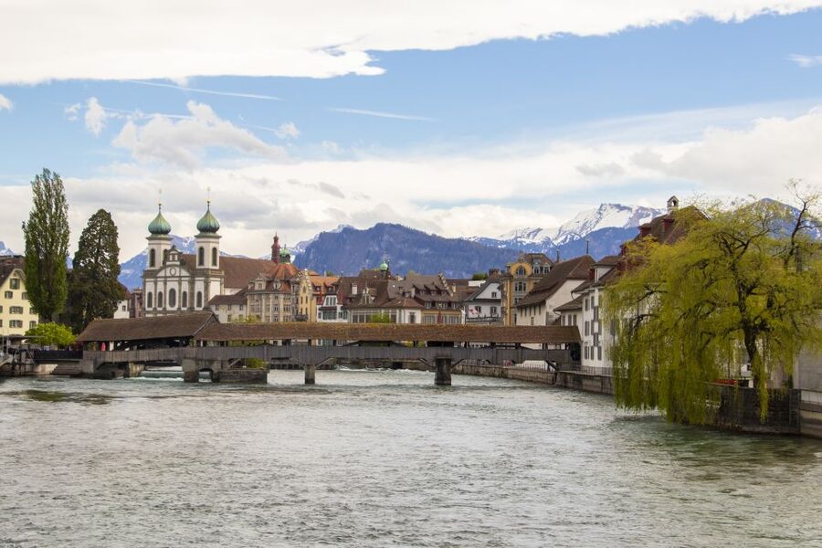 Lucerne: Private Exclusive History Tour with a Local - Meeting near Luz bistro by Torbogen Luzern: start with the right vibe