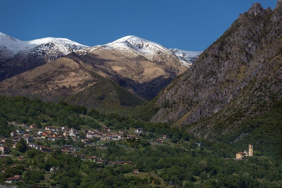 Lugano: Express Walk with a Local in 60 minutes - Piazza Riforma: turning history into an easy orientation point