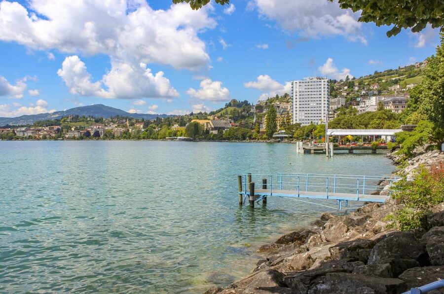 Montreux: Express Walk with a Local in 60 minutes - Pacing, weather, and what to bring for comfort