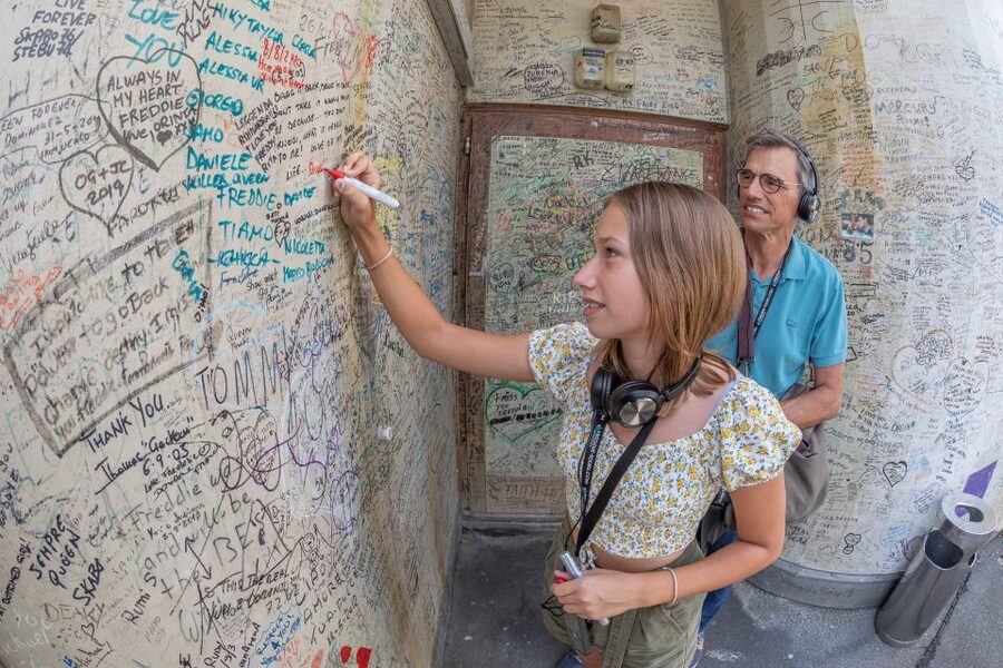 Montreux: In the Footsteps of Freddie Mercury - The multimedia audioguide: why it matters on a walking tour