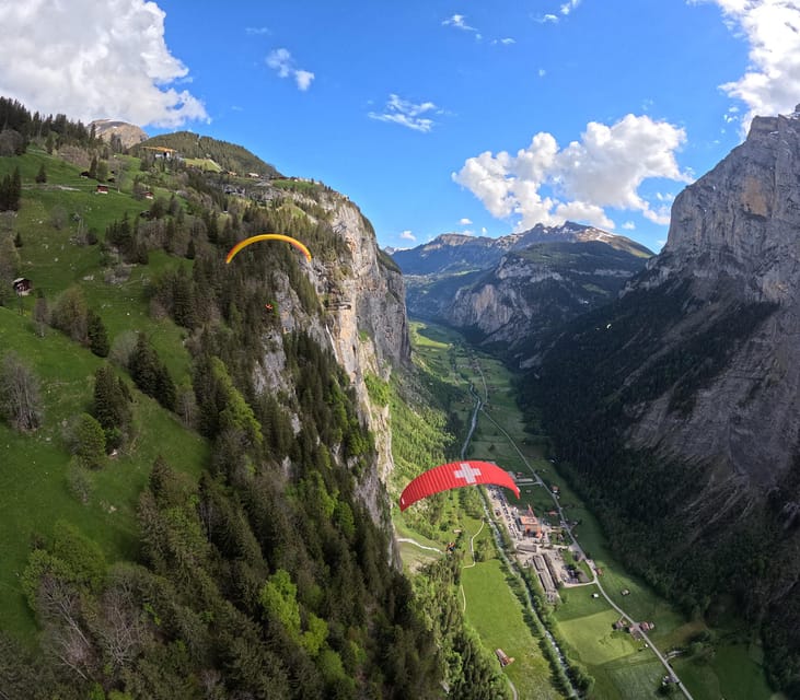 Mürren: Paragliding over Lauterbrunnen Cliffs and Waterfalls - From Mürren to Stechelberg: the big view flight route