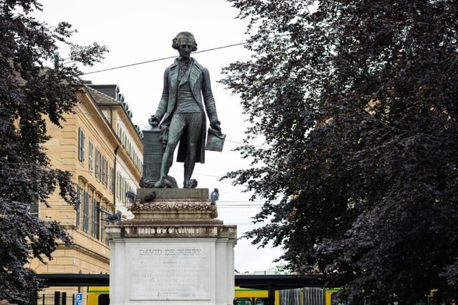 Neuchâtel Scavenger Hunt and Sights Self-Guided Private Tour - More sights along the route: Une rue fantastique and Quai Ostervald