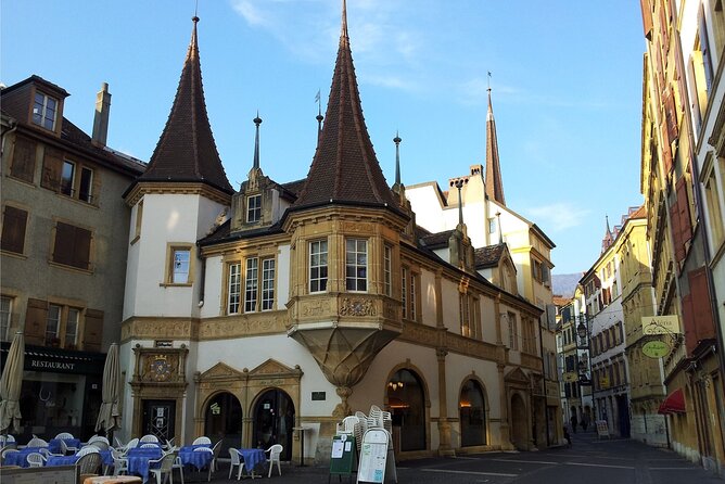 Neuchâtel Scavenger Hunt and Sights Self-Guided Private Tour - Language options and what it means for how you’ll play