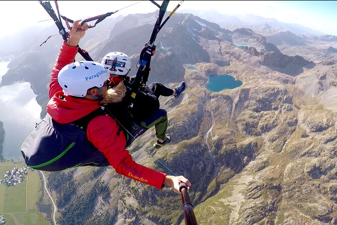 Paragliding Tandem Flights in Engadin - Video camera included: your flight memory is handled for you