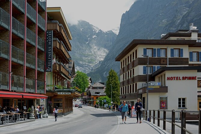 Private day trip from Zurich to Grindelwald, Interlaken and back - Interlaken: lake-and-mountain views with a very walkable center