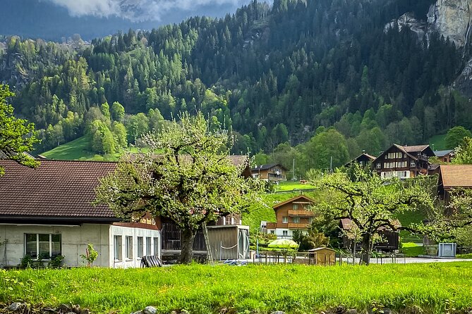 Private day trip to Lauterbrunnen Interlaken and Mürren - Interlaken and Iseltwald: finishing with lakes and easy wandering