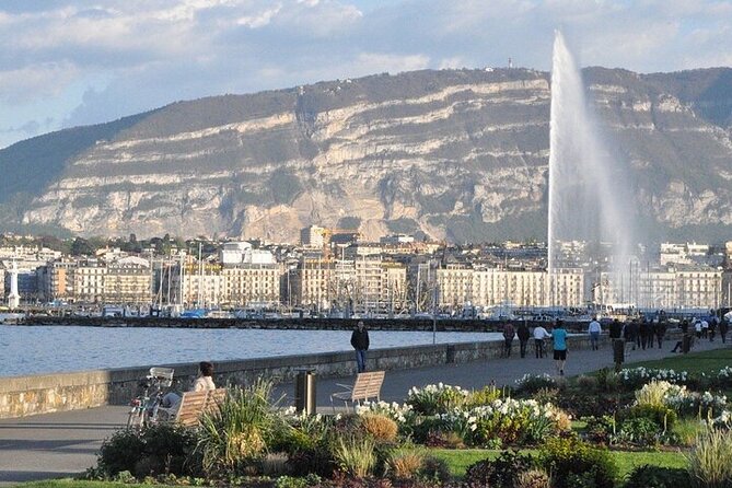 Private Guided Geneva 1 Hour TukTuk City Tour - Where you meet and how the eTukTuk experience feels