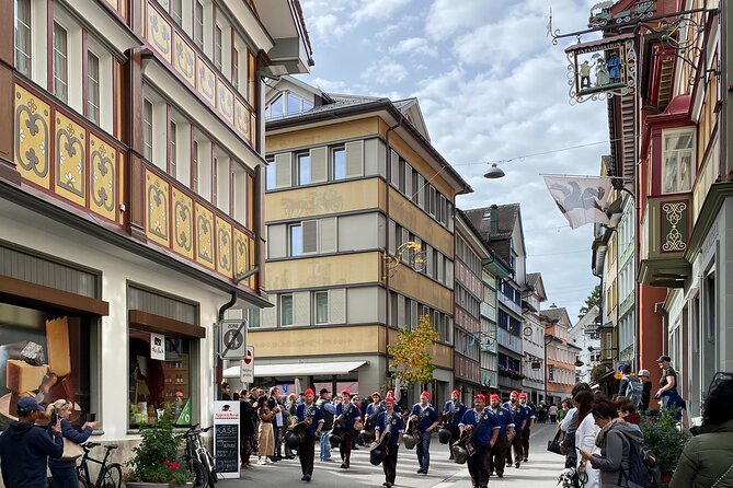 Private Guided Swiss Alps Day Trip from Zurich with Hotel Pick-Up - Small Tips That Make the Day Go Better