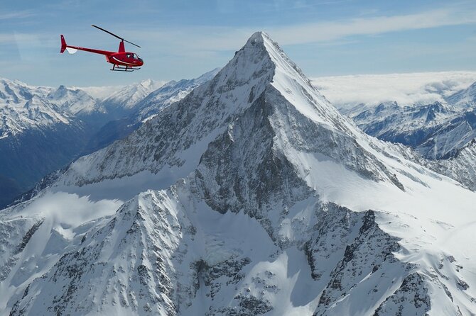 Private Swiss Alps helicopter tour over snow covered mountain peaks and glaciers - Starting from Belp, then straight into the Alps