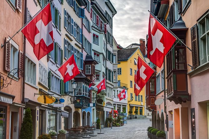 Private Tour of Zurich in 60 minutes with a Local - Old Town charm near the preserved streets and pastel shutters