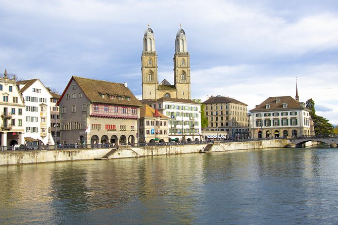 Private Tour of Zurich in 60 minutes with a Local - Twin-tower skyline by the river: Reformation-era cues you can spot