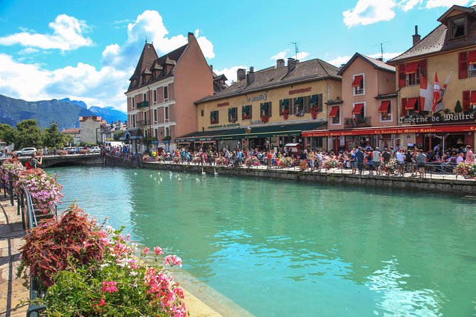 Private Tour to Annecy, from Geneva - Hôtel de Ville d’Annecy and the old town walk: where the day gets real