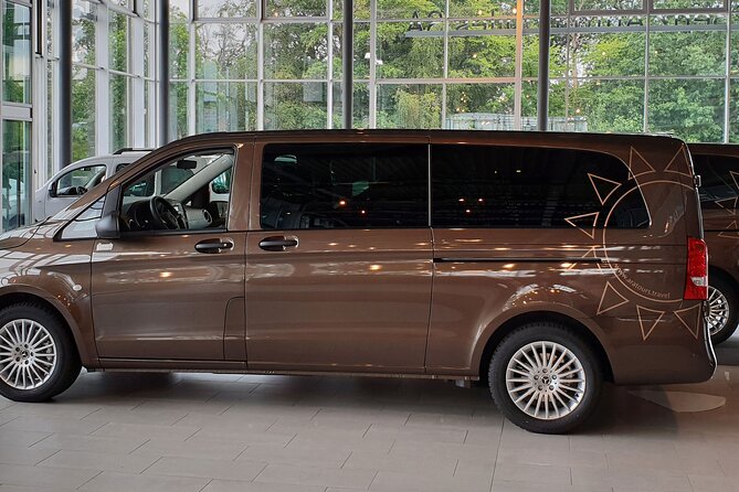 Private Transfer from Grindelwald to Zurich Airport - The comfort checklist, from Wi-Fi to bottled water