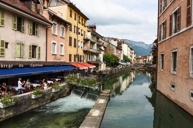 Private Trip from Geneva to Annecy in France - Hôtel de Ville d’Annecy city discovery, with a guide who helps you orient fast