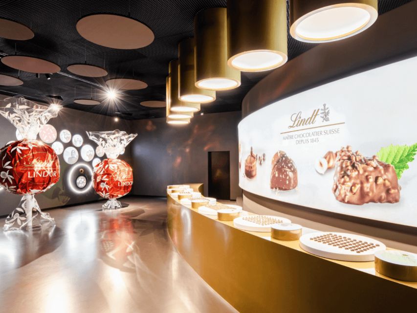 Private Zurich City Tour with Cruise and Lindt Chocolate - The Old Town walk: where your 2 hours actually matter
