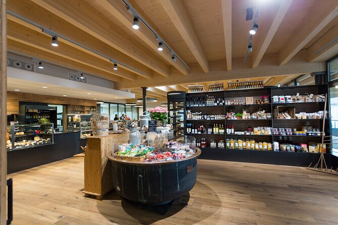 Rapperswil, Cheese, and Lindt Home of Chocolate from Zurich - Milchmanufaktur Einsiedeln: milk show, welcome drink, and cheese tasting