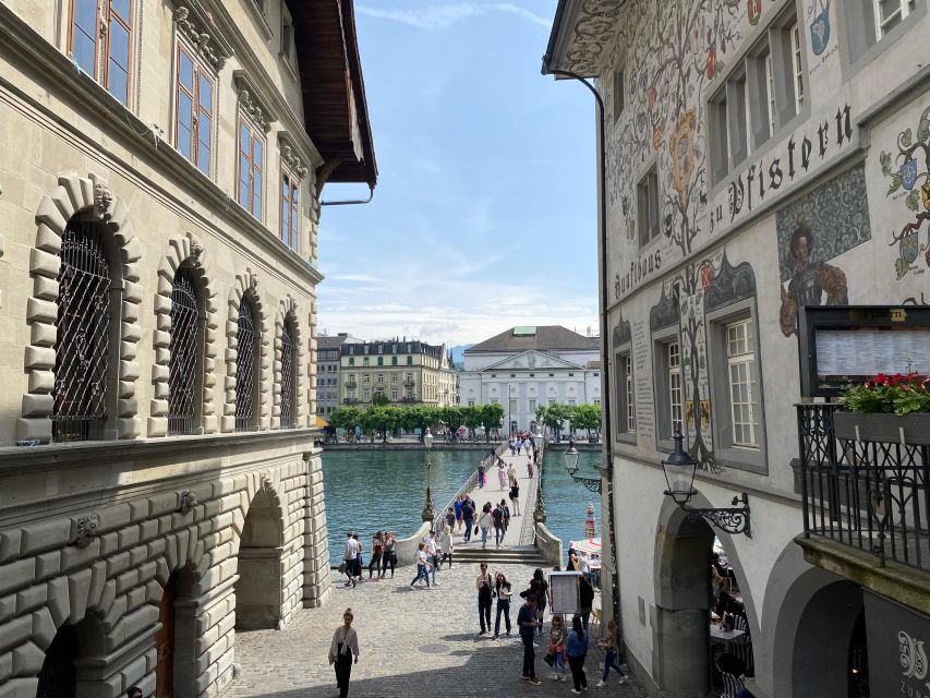 Revealing Lucerne: Self-Guided Reading City Tour - City Hall, Spreuer Bridge, and Chapel Bridges: architecture with a narrator
