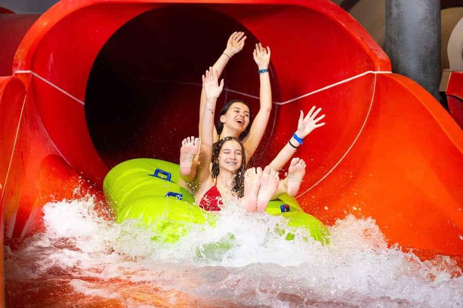 Rivera-Ticino: Splash e Spa Tamaro 4-Hour Waterpark Ticket - Indoor pool with 80+ water jets and the Poolbar break