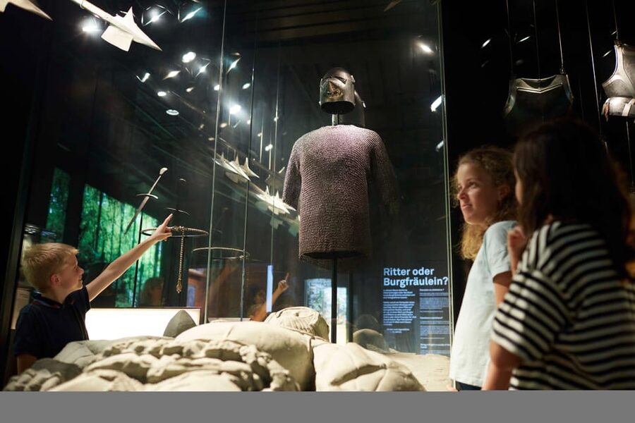 Schwyz: Museum-Ticket Forum of Swiss History Schwyz - Kids and families: the suitcase adventure for ages 4 to 9