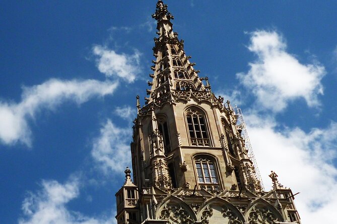 Self-Guided Reading City Tour in Bern - Churches with different vibes: St. Peter and Paul, Nydegg, and the French Church