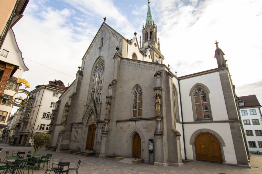 St. Gallen: Express Walk with a Local in 60 minutes - Neugasse finish: where your next meal becomes easy
