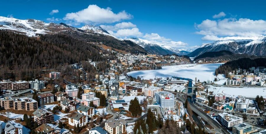 St. Moritz: Express Walk with a Local in 60 minutes - Quick hits before you go