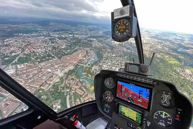 Swiss Capital city helicopter sightseeing tour - the ideal flight to see Berne - Bern old town and the Aare horseshoe, seen as a whole