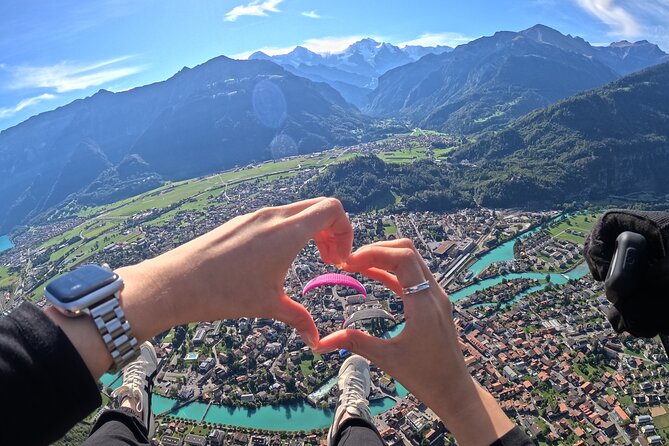 Tandem Paragliding in Interlaken - Stop 2: Thunersee Overhead