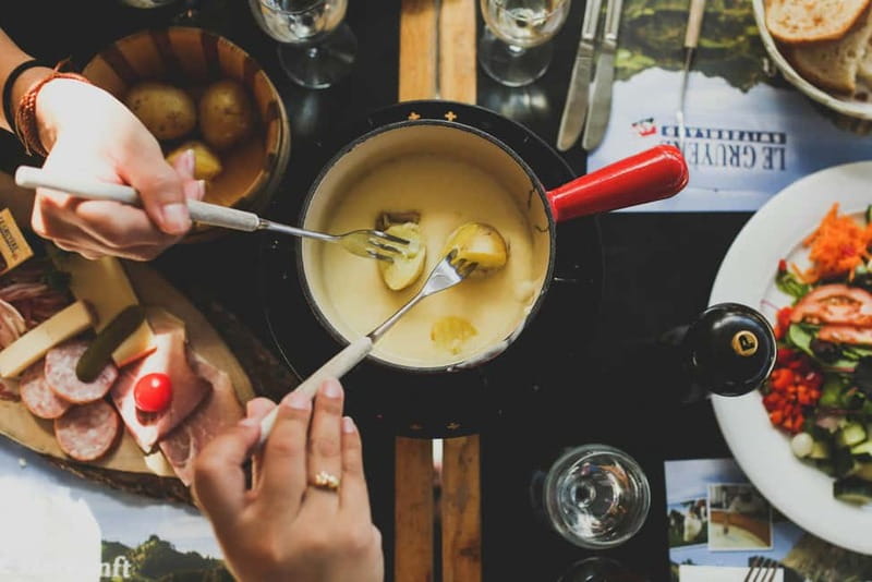 Taste Geneva: Exclusive Walking Food Tour with Full Meal - Why this 3.5-hour Geneva walk works (and not just because it’s food)