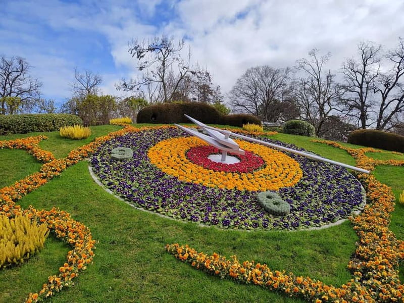 Taste Geneva: Exclusive Walking Food Tour with Full Meal - Meeting at the Flower Clock and getting your bearings fast