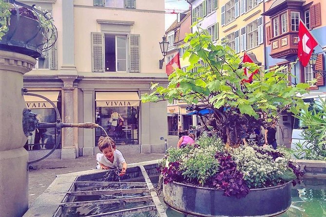 The Best of Zurich Including Panoramic Views in a Small Group Walking Tour - Bahnhofstrasse time, plus the winter-warmth trick